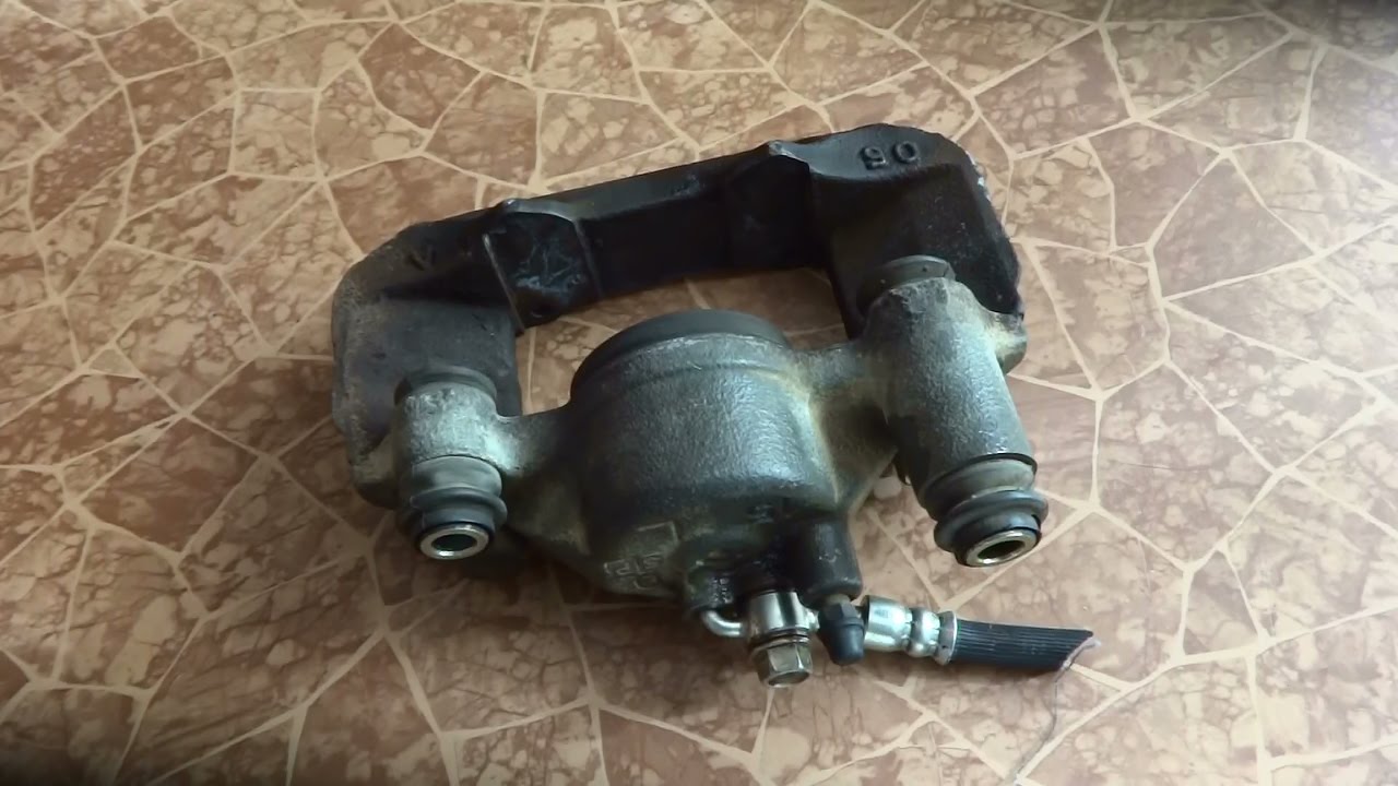 Замена переднего тормозного суппорта на Mazda Demio - YouTube