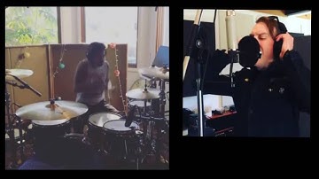 Cynical- Blink 182 (Video), Matt and Travis in the studio