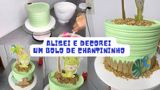 BOLO DINO BABY - alisando o bolo com chantininho- DECORAÇÃO FÁCIL PRA INICIANTES-espatulado simples