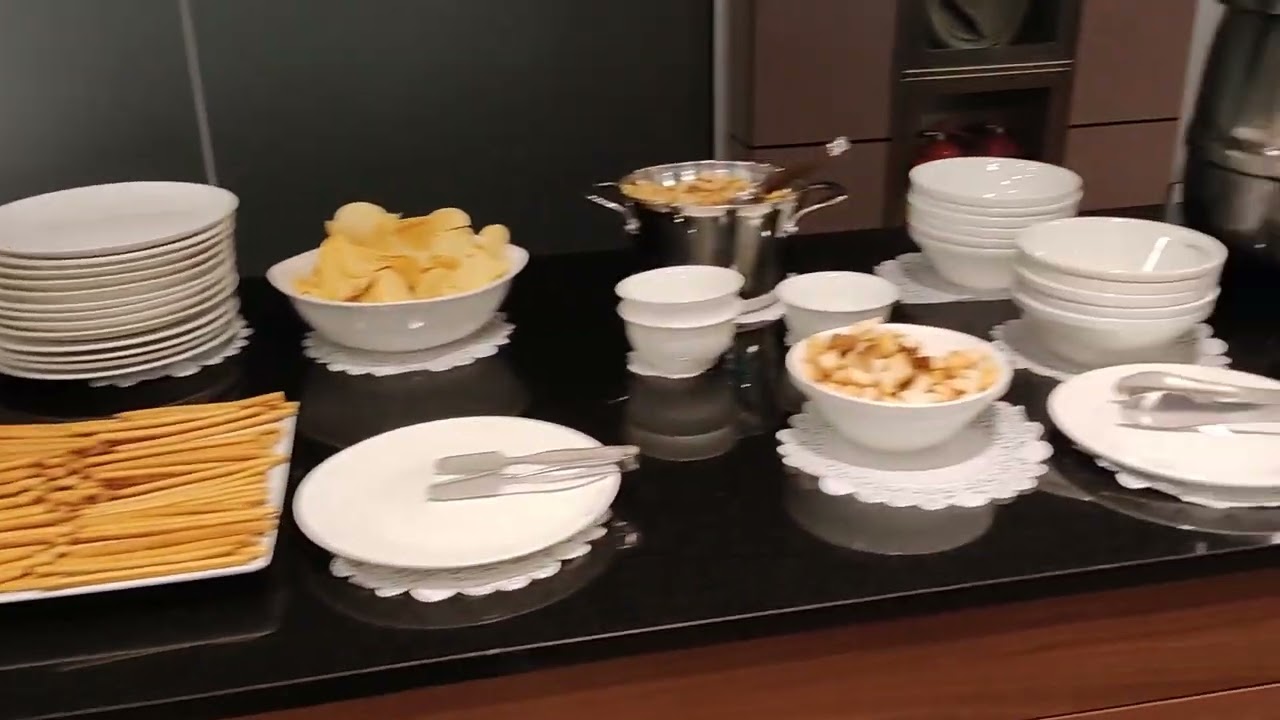 🇦🇲 Inside Yerevan's Elegant Airport Lounge: Zvartnots International