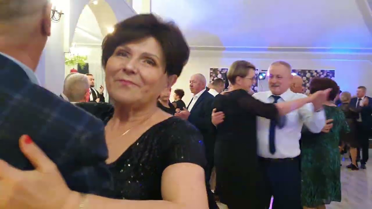 31 12 2024 ZABAWĘ SYLWESTROWĄ CZAS ZACZĄĆ wspaniałych gości bawi Kapela ROLAND