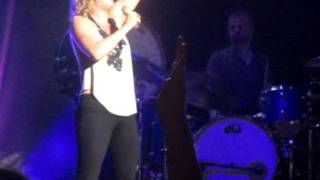 Sugarland - &quot;Tonight I&#39;ll Be Staying Here With You&quot; - Bob Dylan cover