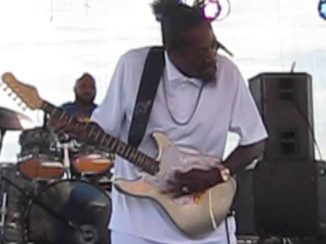 YouTube에서 Eric Gales at Heritage Music BluesFest 2015, Wheeling, WV 보기 YouTube에서 Eric Gales at Heritage Music BluesFest 2015, Wheeling, WV 보기