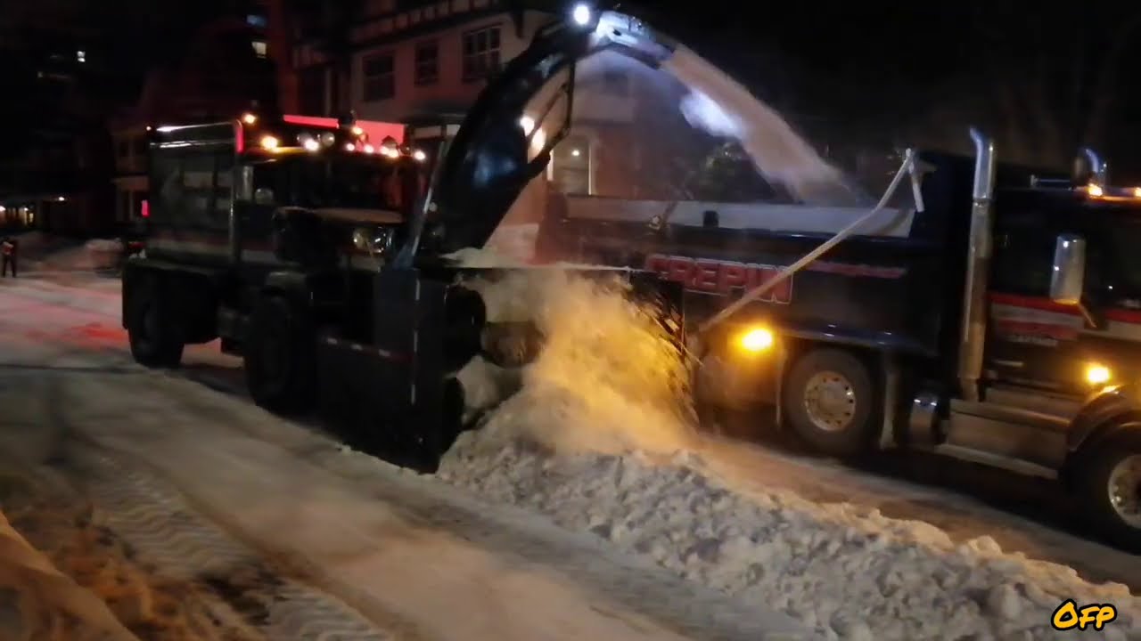 Amazing Residential Snow removal operation with vintage AWD Oshkosh and kumatsu loaders