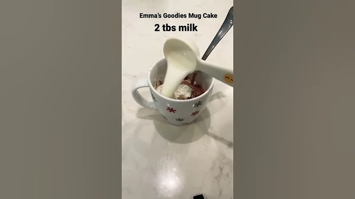 EASY CHOCOLATE MUG CAKE IN THE MICROWAVE!! (Emma’s Goodies)