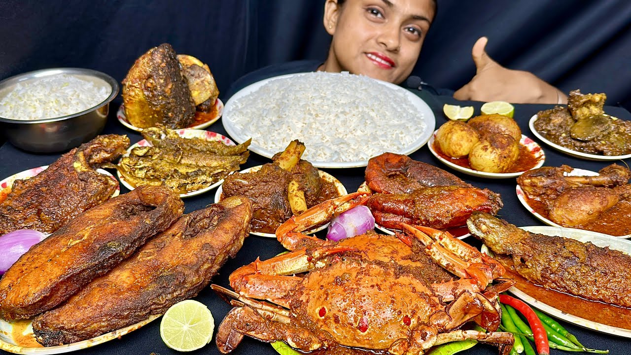 Crab Curry Prawn Curry Katla Fish Curry Fish Head Curry Chicken Egg Curry Mutton Curry Rice Eating