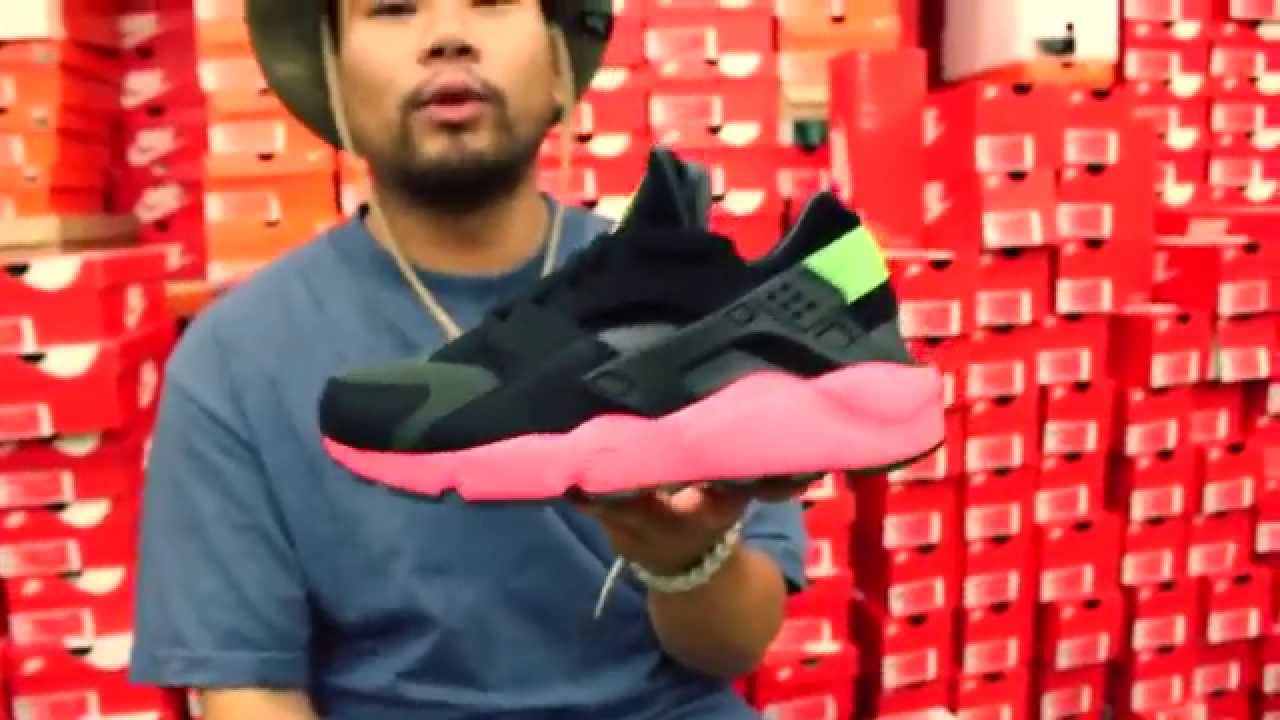 nike huarache womens black and pink