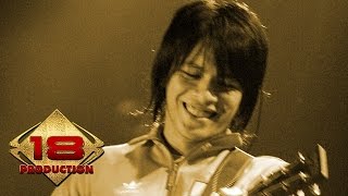 Download Lagu NOAH - Menunggu (Live Konser Lampung Timur 11 Mei 2013) MP3