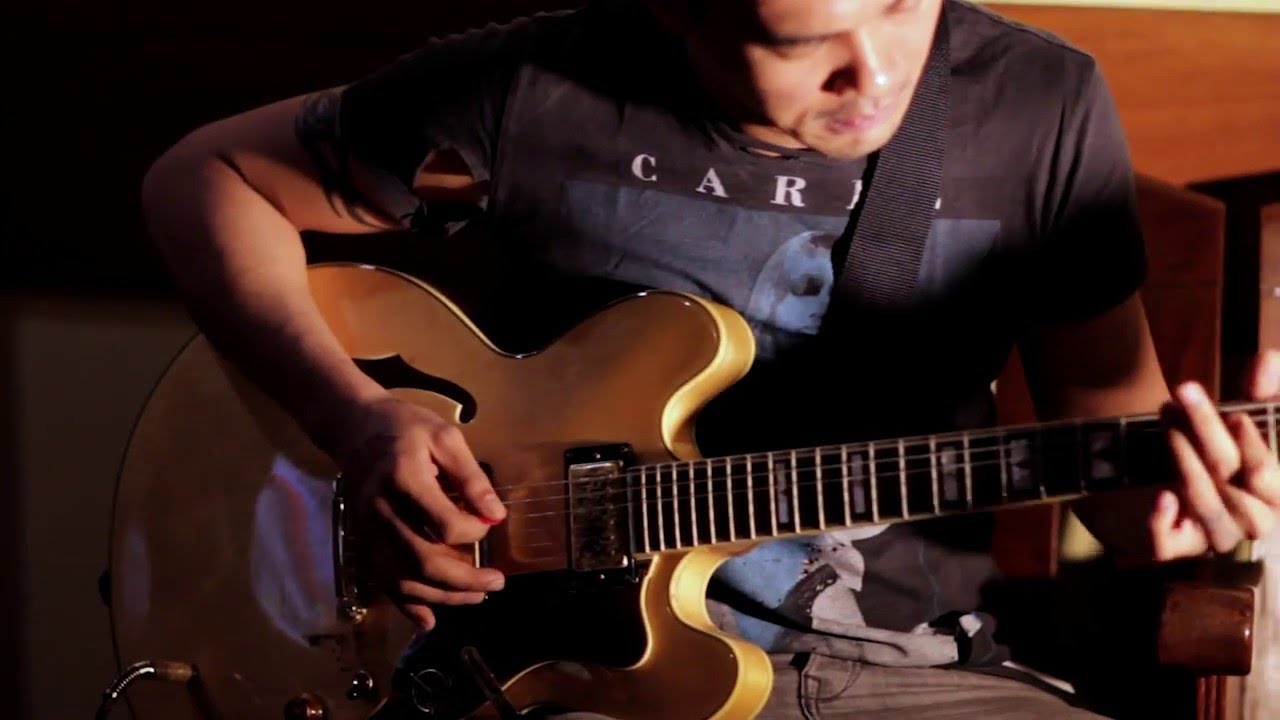 Guarda Kjwan - HyperConnected (Official Music Video) su YouTube Guarda Kjwan - HyperConnected (Official Music Video) su YouTube