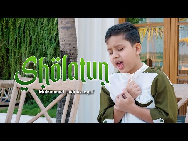 Muhammad Hadi Assegaf - Sholatun (Official Music Video) class=