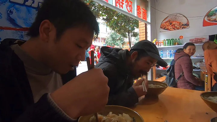 跟一位有胡子的朋友去饭店吃饭，对面一桌人指指点点，感觉好尴尬 - 天天要闻