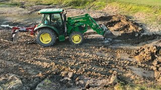 FOOLHEADED?? Tractor Tries to Remove Muck INSIDE Pond, John Deere 5075E