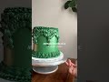 Vintage monochromatic cake in emerald green. #monochromatic #monochromecake #emeraldgreen