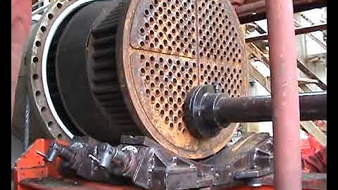 M2U00437_Part of bundle extractor operating.