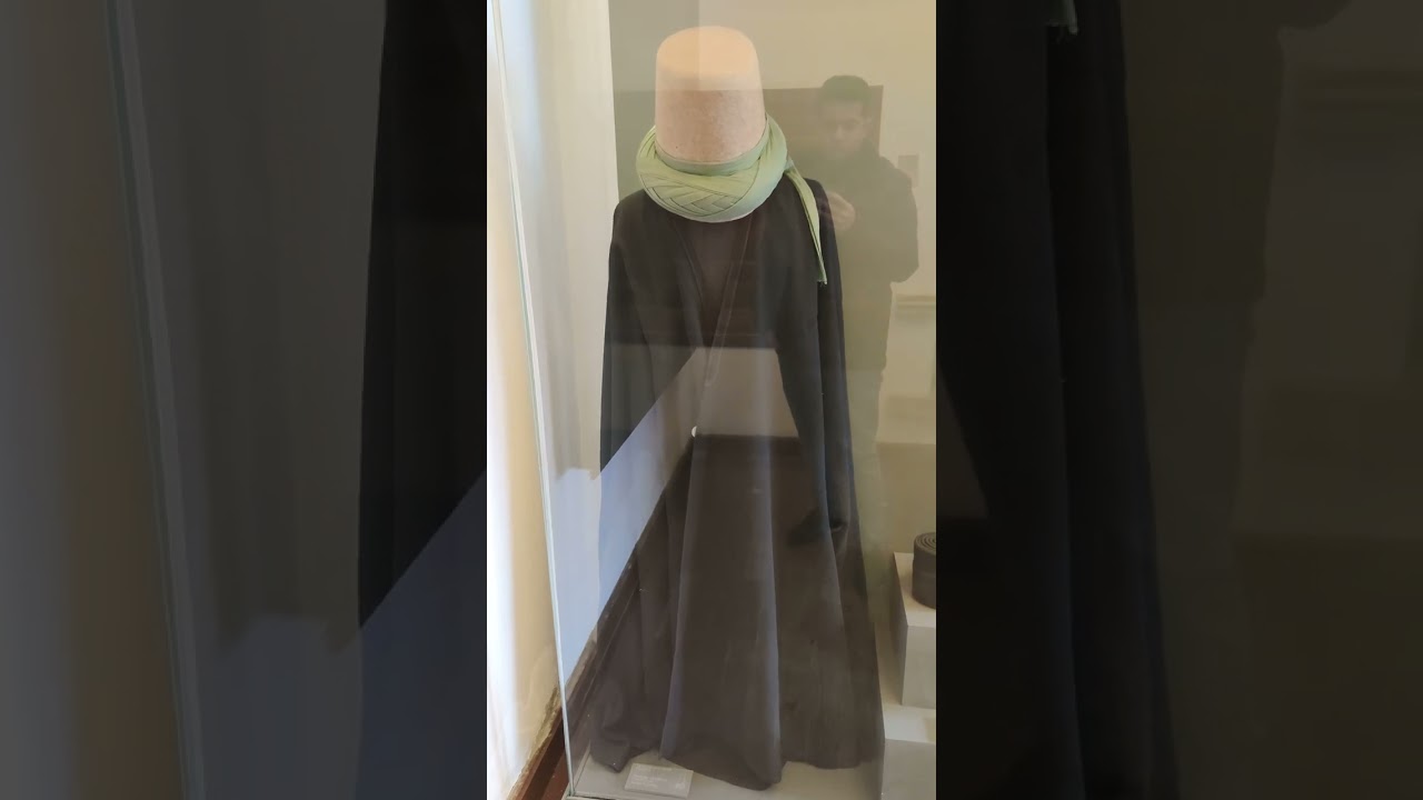 Mevlana türbesinin etrafindaki odalarda neler var? buyrun izleyelim ;) 1 begeni atarsaniz seviniriz