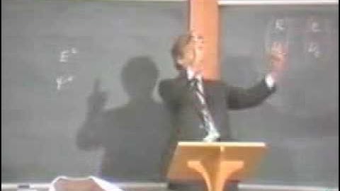 Feynman on Wave Particle Duality (QED Lecture in New Zealand)