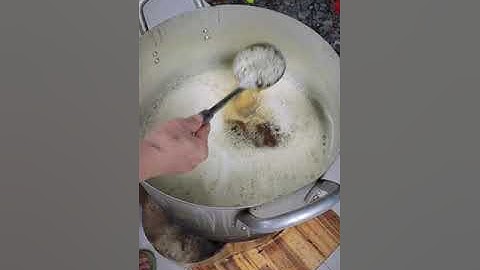 Cách nấu dầu gội bồ kết thảo dược, chăm tóc khoẻ đẹp | Mẹ Hương Hương