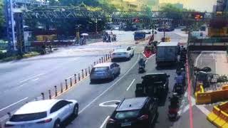 3721次600型區間車交會116次黑白自強號特仕車代打愛車通過台南市北區東豐路平交道(老蕭親自拍攝)