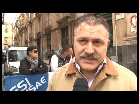 newspaper mockup PREFETTURA PROTESTA DEI 18 LAVORATORI CHE CHIEDONO L'ASSUNZIONE ALLA PUBBLISERVIZI