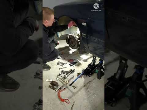 Замена тормозных колодок на Peugeot 406