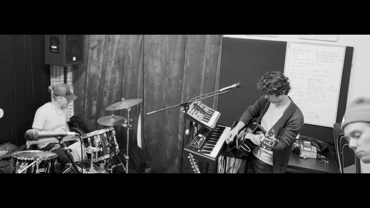 Timmikei - Love (live in studio)