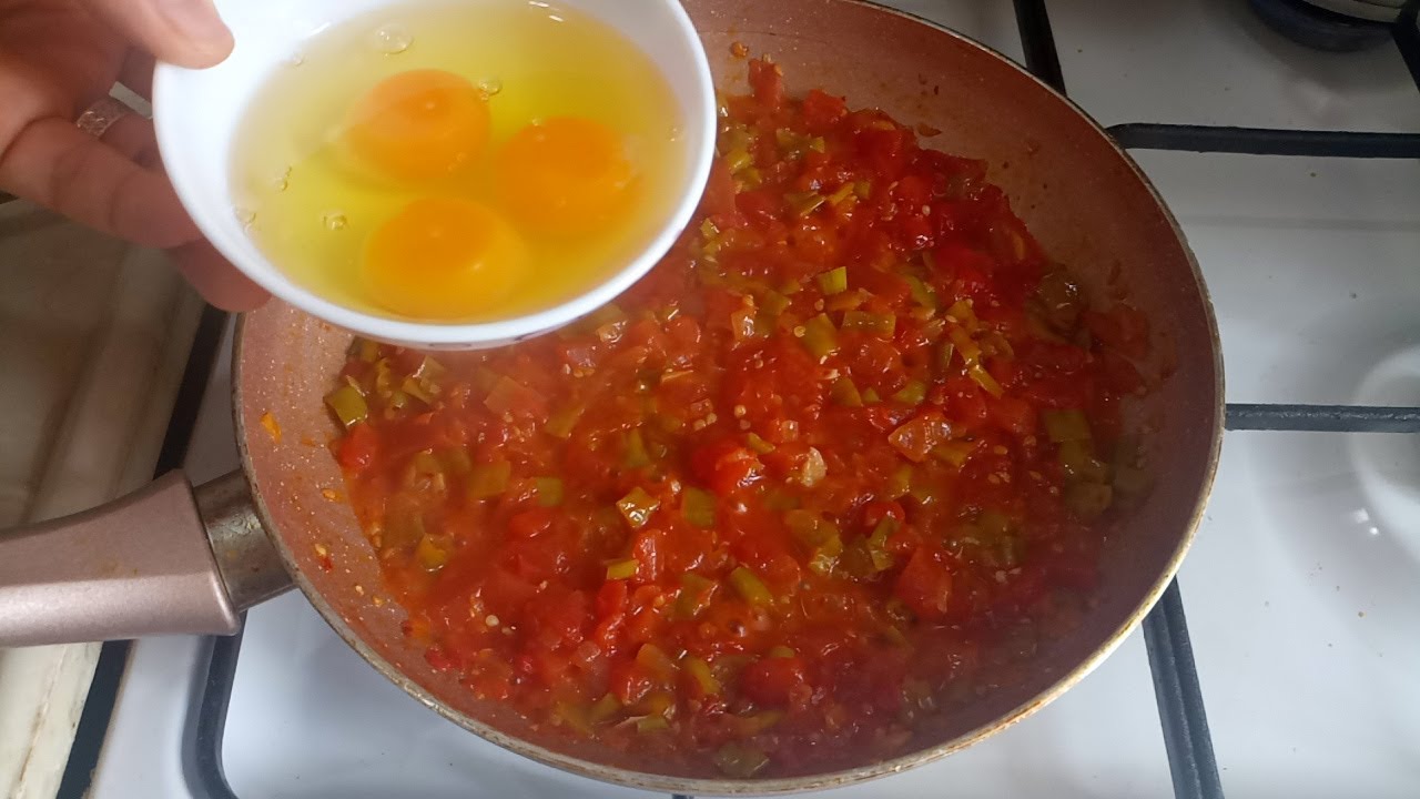 Pazar Kahvaltılarında Yapabileceğiniz Çok Lezzetli Soğanlı Menemen Tarifi