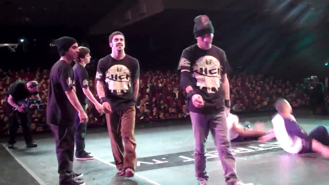 Knuckleheads VS Footzbeul // Break The Floor // 2010