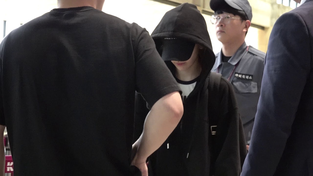 190610 Miyawaki Sakura 사쿠라 宮脇咲良 GMP to HND