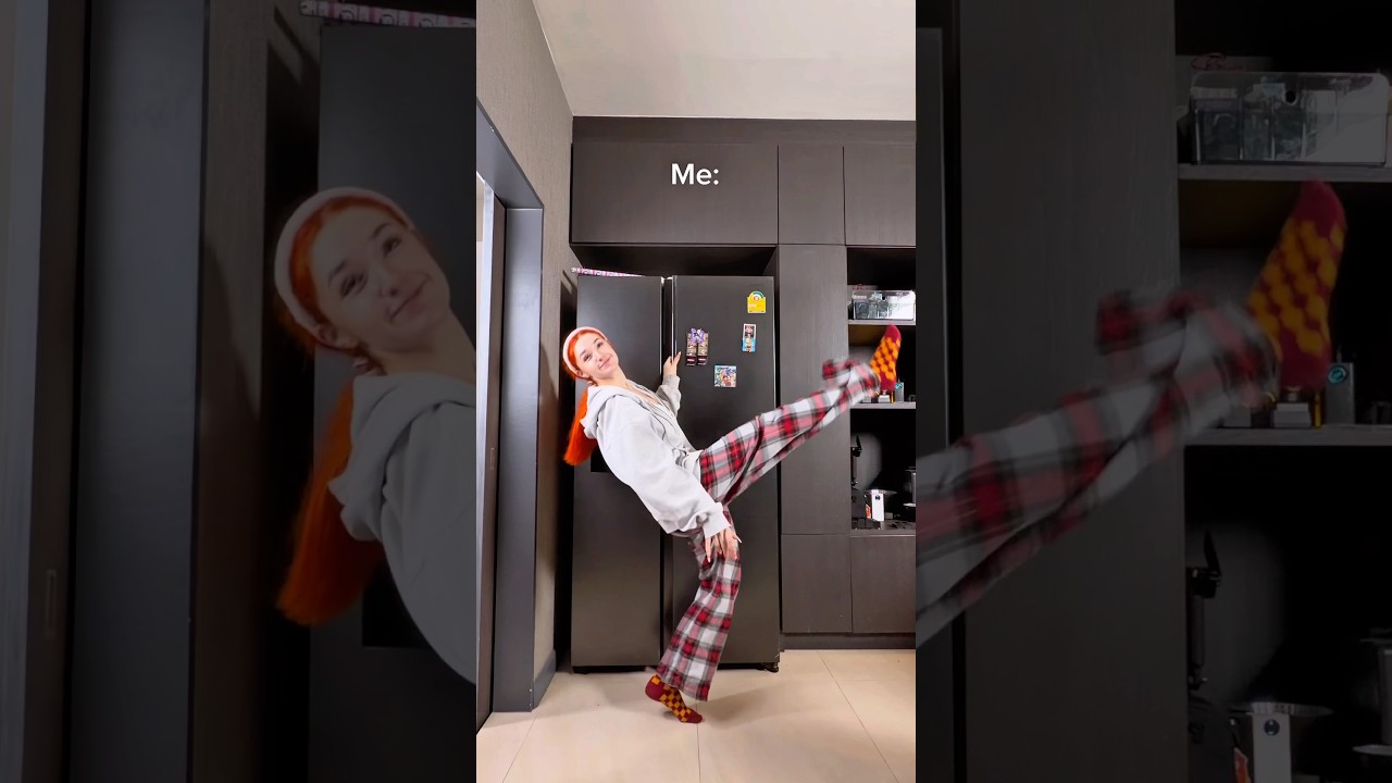 Other couples during Christmas VS me 😂👀🎄 #anime #cosplay