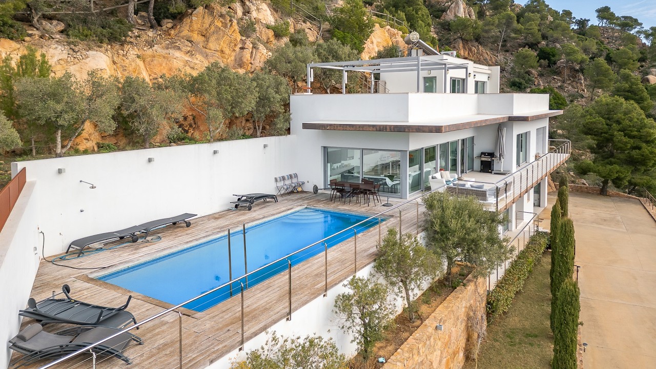 Casa de lujo con vistas al mar y piscina a 5 minutos de la playa de Tamariu |  Ref 3205V