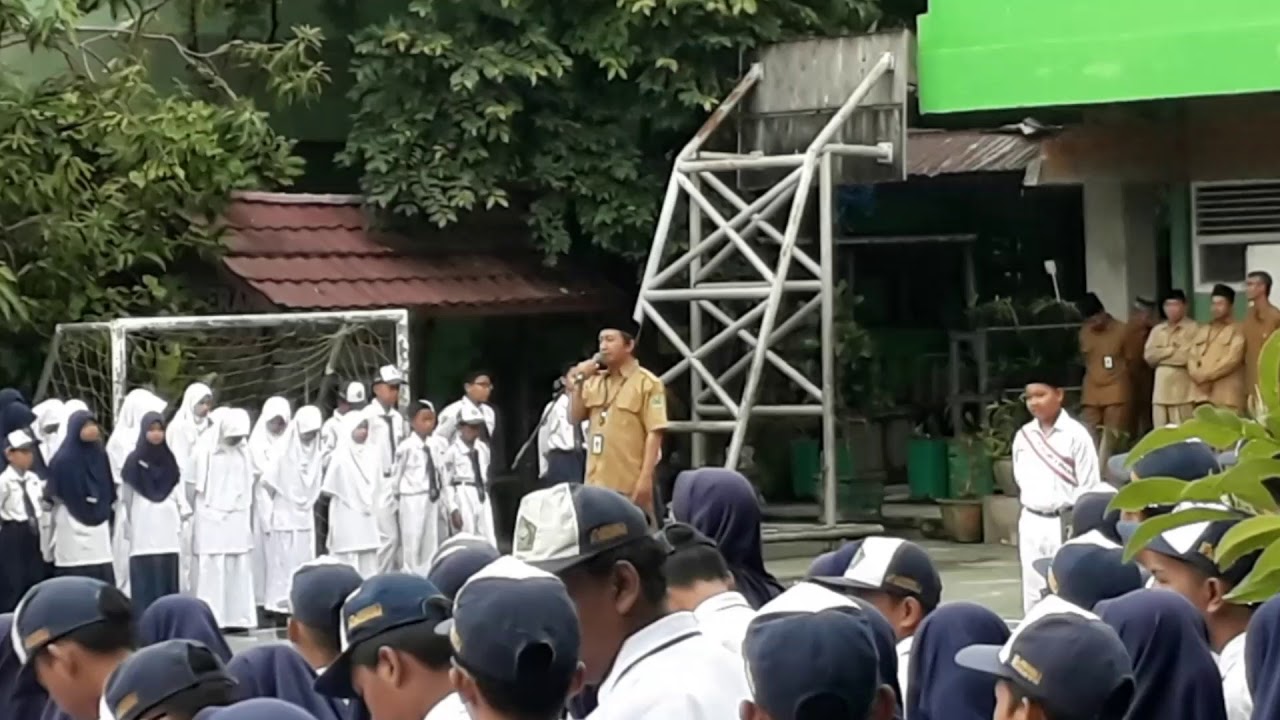 Amanat Pembina Upacara Bendera oleh Bapak Sarno, S.Pd