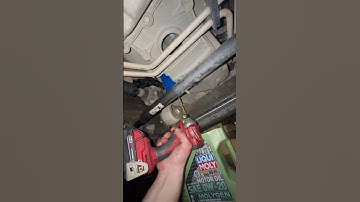Mechanic Redneck Hack For changing oil filter #automobile #carcommunity #diy #oilchange