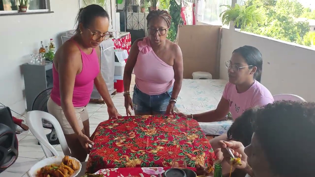 Jay, Paty & Jackson Miguel com amigos(as) se deliciando com rodízio de comidas da culinária baiana. 