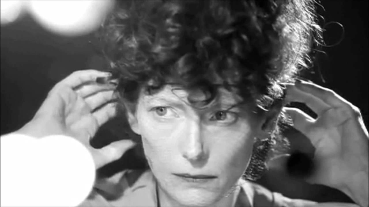 デレクジャーマンの寵愛児だったティルダ嬢 屋根裏の雑技団