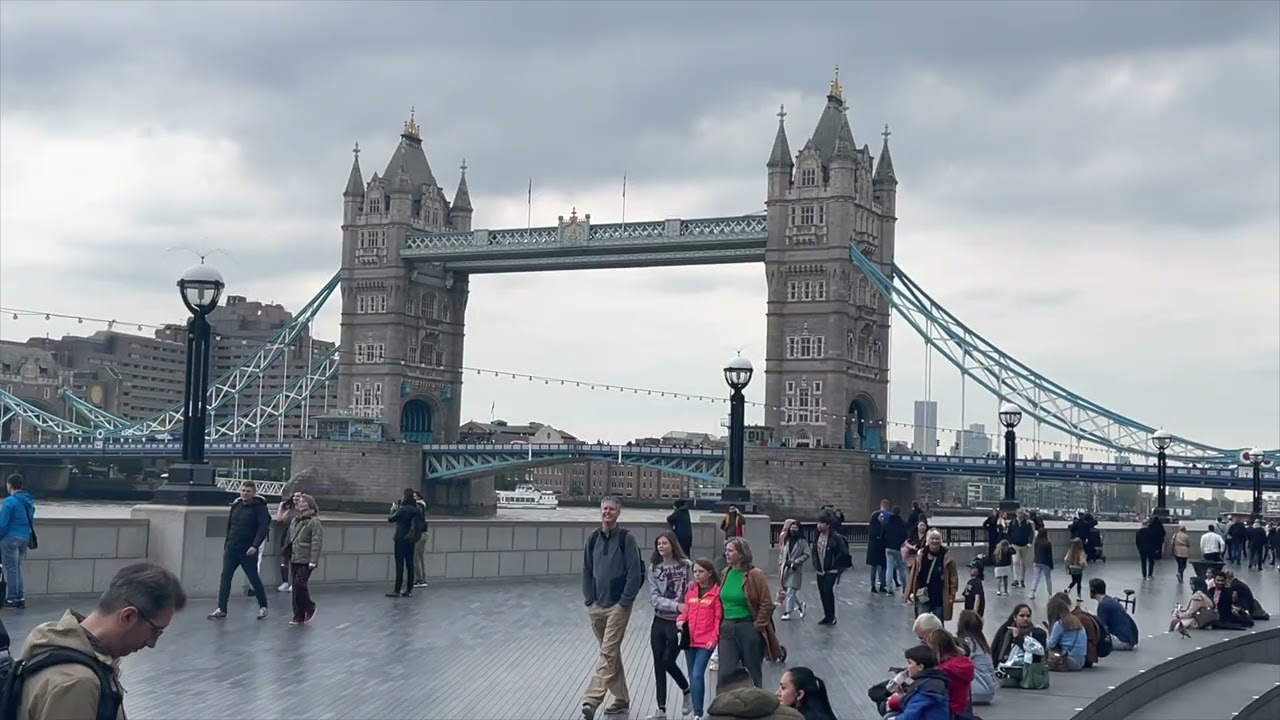 Uber boat barking riverside