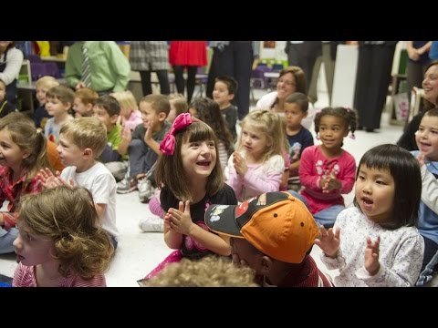 Video: Redshirting: Was Sind Die Vor- Und Nachteile Einer Verzögerung Des Kindergartens?