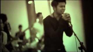 Download lagu REI - Cintamu Bukan Untukku