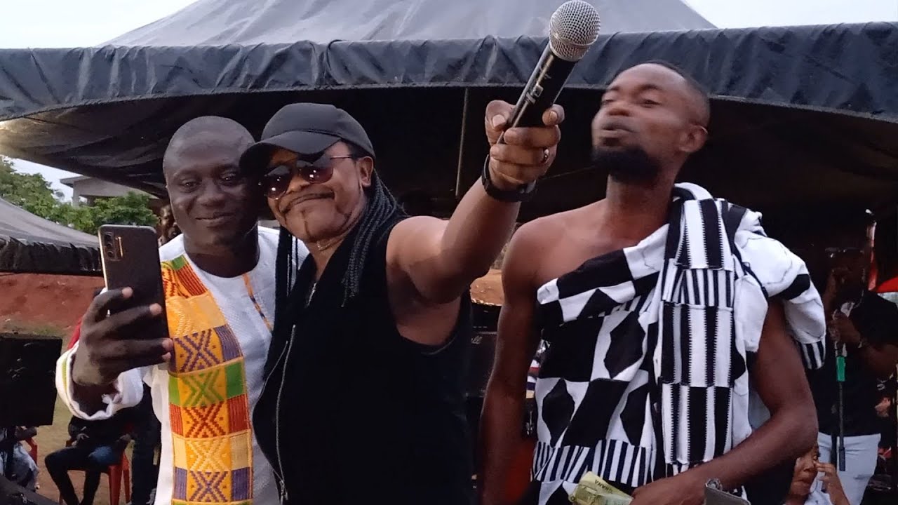 nana-acheampong-performs-hwe-nea-okyere-his-two-new-songs-at-akyem