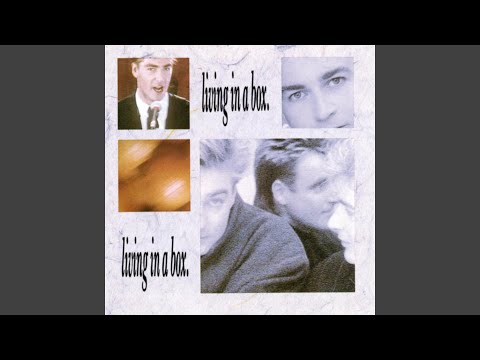 YouTubeでLiving in a Boxを視聴 YouTubeでLiving in a Boxを視聴