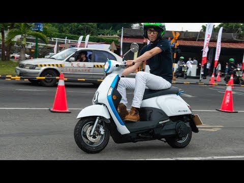 Video Lái thử xe tay ga điện Kymco Many EV - có số lùi, chạy... - youtube