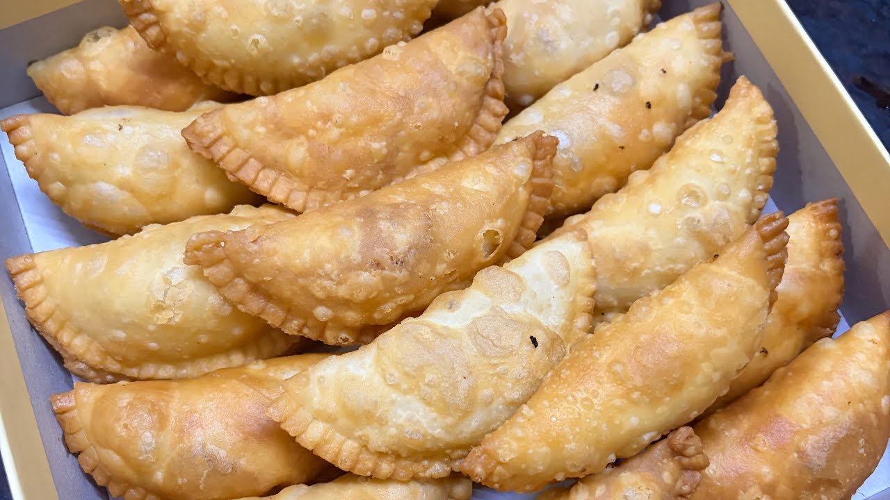 How To Make Crispy Gujiya / Gujiya kaise Banaye / Holi Recipes 