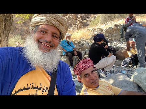 مقيل للأغنام بالجبل في طريق المشي من الصغوة حارة وادي شيدة لقاء مع الفاضل أحمد بن صقر الشيدي