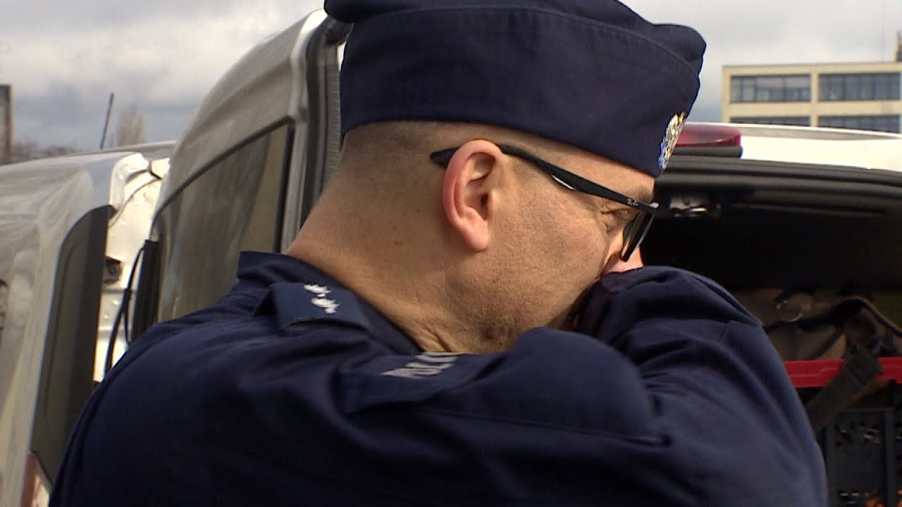Łzy policjantów. Jednej nocy stracili 6 policyjnych psów - Interwencja