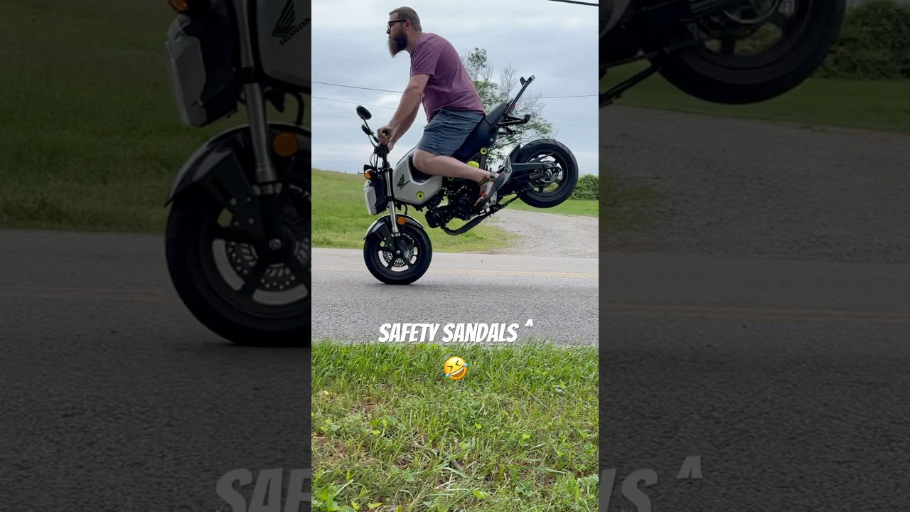 Stoppie Saturday in my safety sandals! The Grom build has commenced with the addition of a 12 bar…