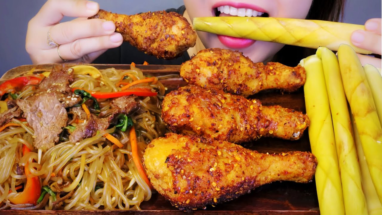 ASMR EATING DRUMSTICKS WITH MALA SAUCE, GLASS NOODLES AND SICHUAN