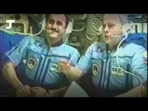 Как появилась «космическая ручка» и чем пишут в космосе - YouTube