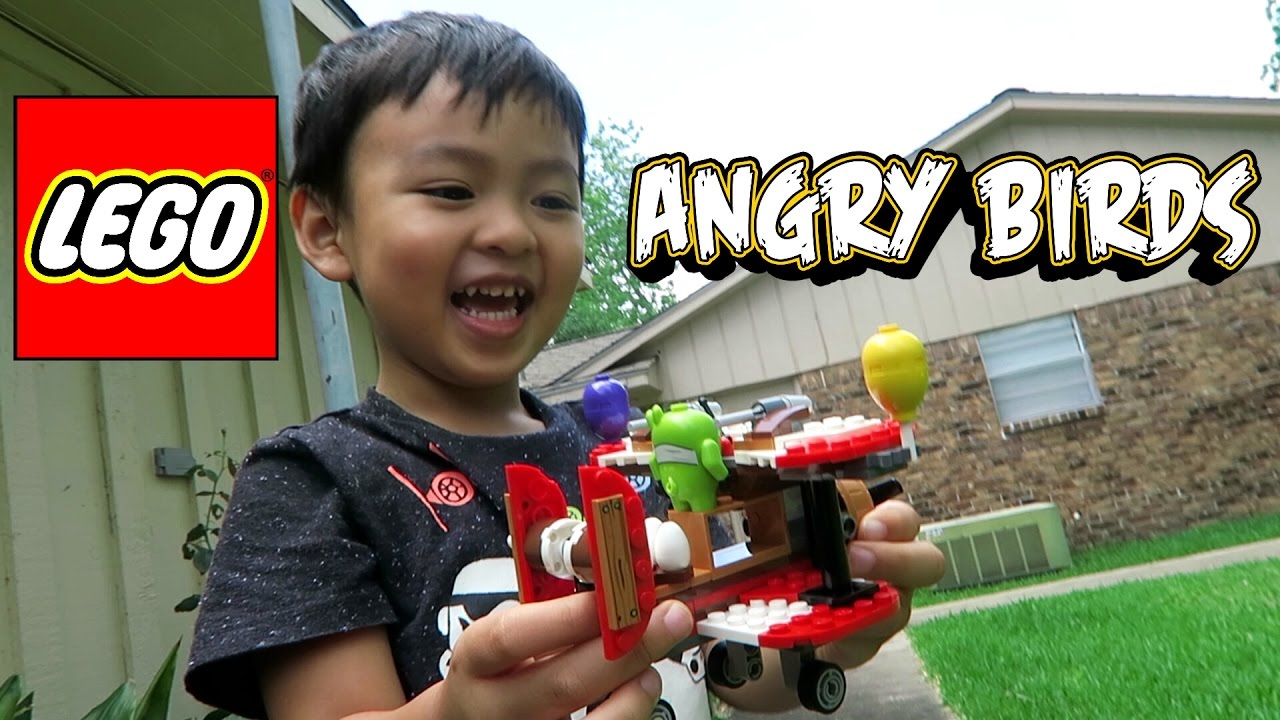 Unboxing and playing with LEGO Angry Birds Piggy Plane Attack Building Kit