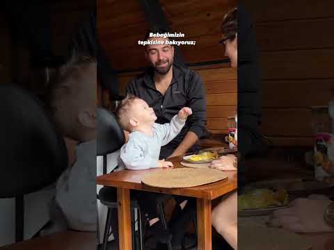 أم توثق غيرة طفلها عليها من والده