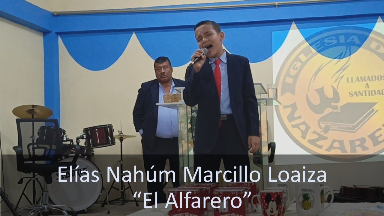 Elías Nahúm, canta 