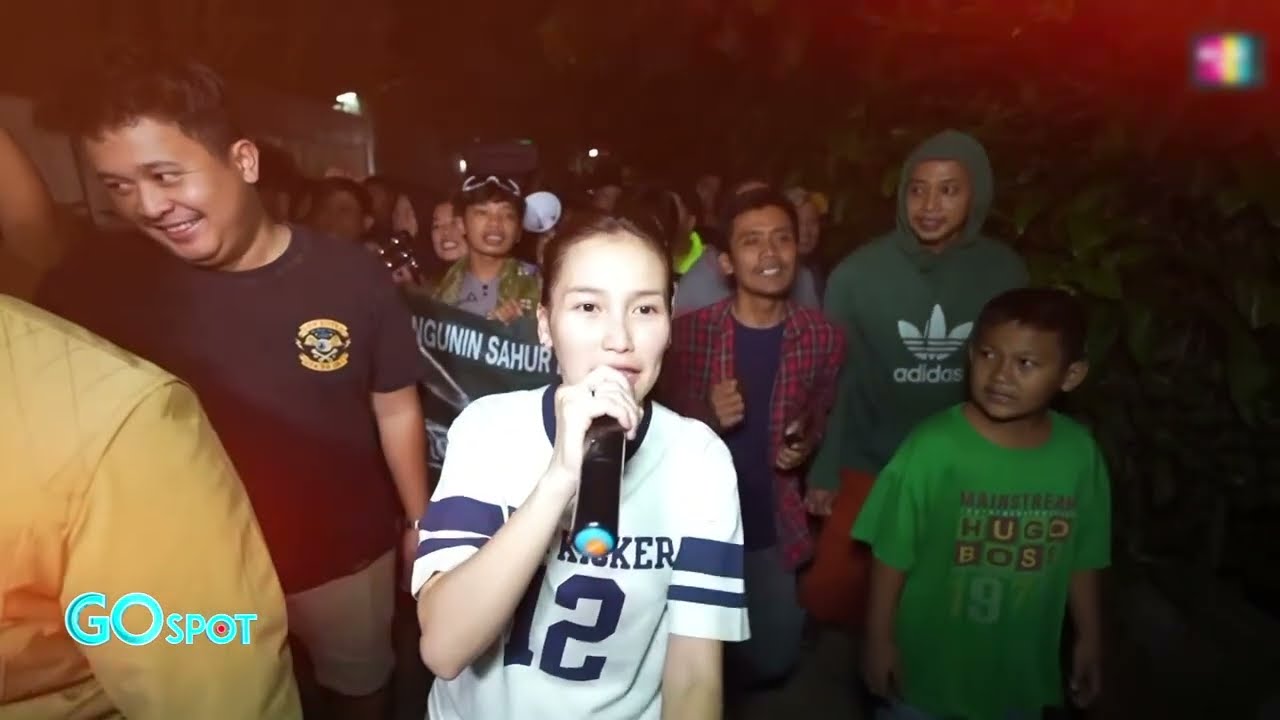 AYU TING TINGGEGERKAN CIBINONG! BLUSUKAN KE GANG SEMPIT DEMI GREBEK SAUR WARGA!! - GO SPOT